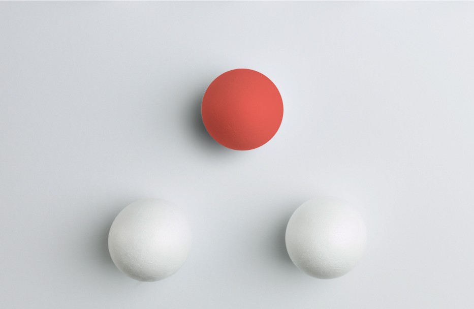 装饰：红色和白色球